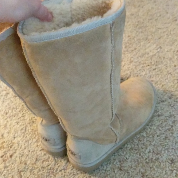 UGG Bundle - Picture 4 of 5